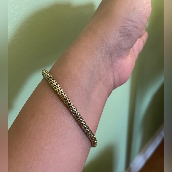 Gold stretch bracelet - Picture 4 of 5